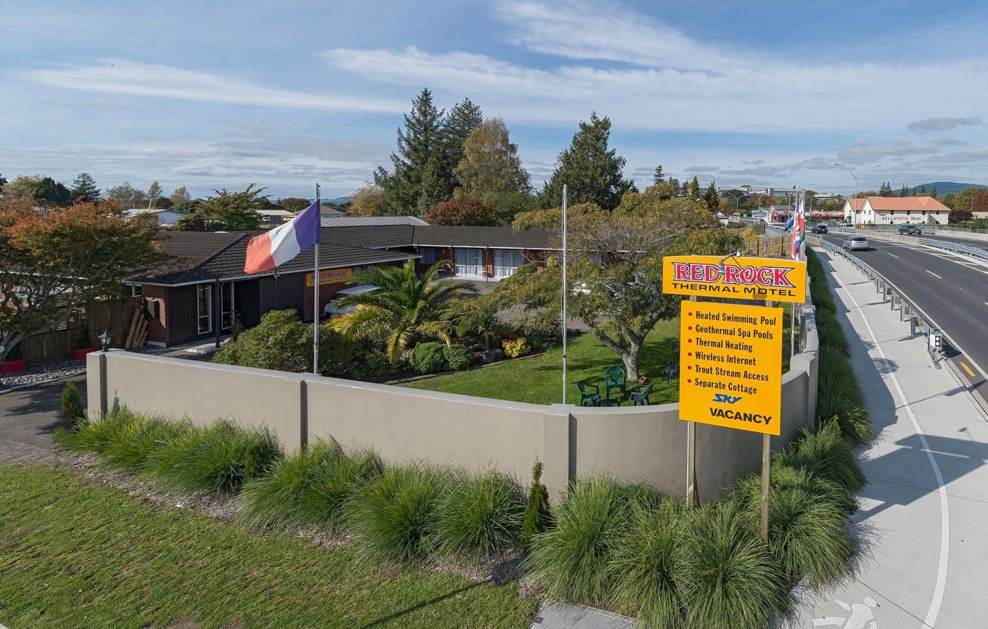 Red Rock Thermal Motel - Mineral Pool Rotorua Exterior photo